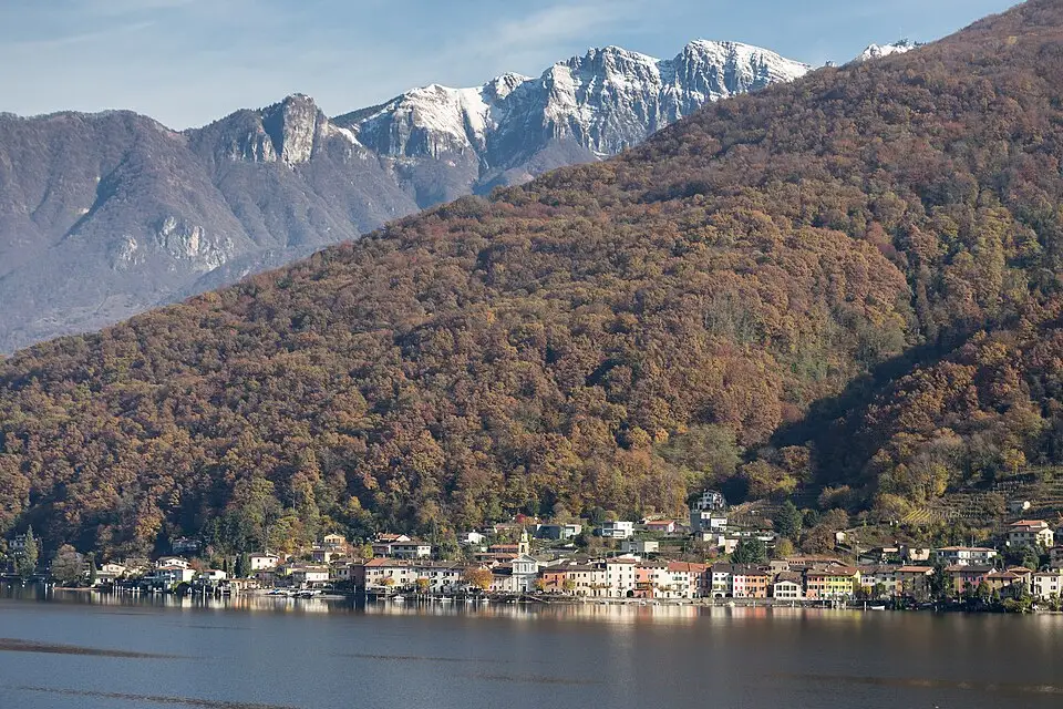 Stimmungsvolle Reiseansicht aus Tessin für Kulturreise Tessin mit dem Bus – Route & Leistungen