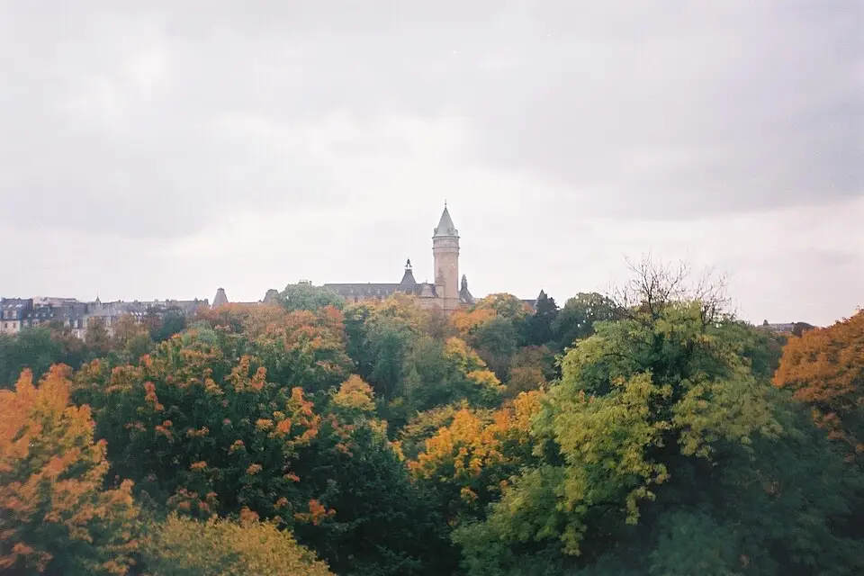 Authentischer Reisemoment in Luxemburg – passend zu Busreise Luxemburg im Sommer – Tipps zur Auswahl
