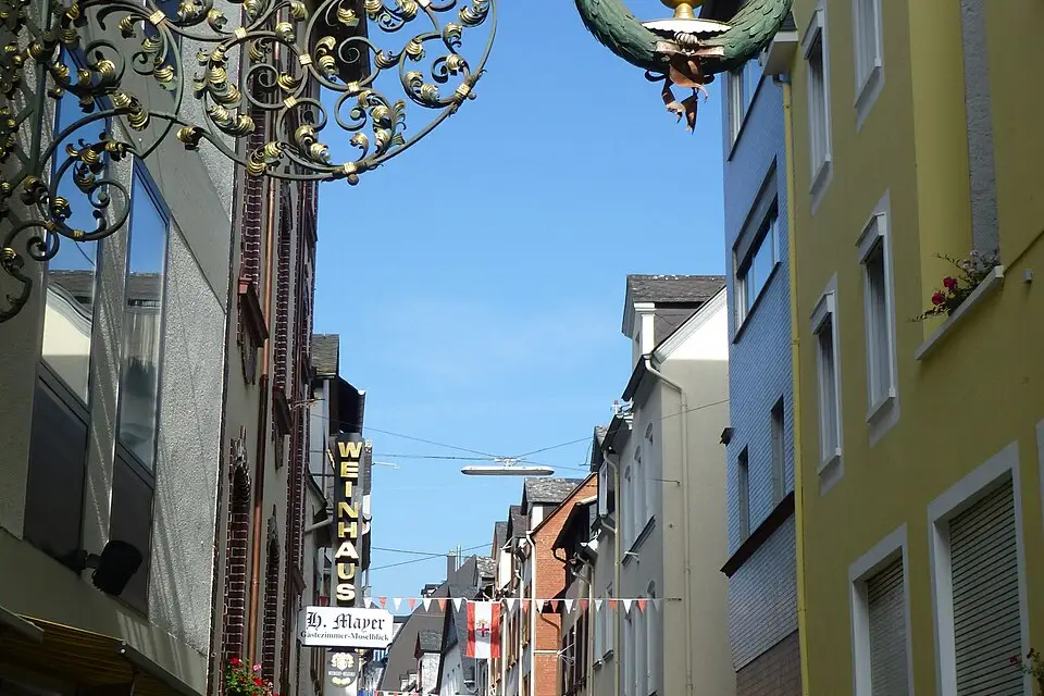 Stimmungsvolle Reiseansicht aus Mosel für Busreise Mosel im Winter – Reiseguide