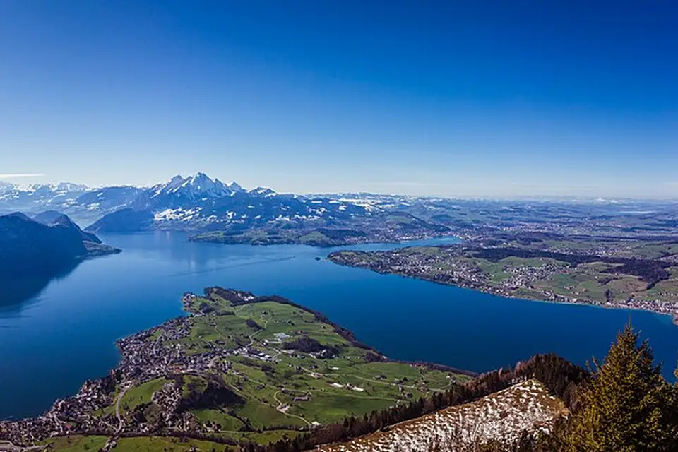 Authentischer Reisemoment in Vierwaldstättersee – passend zu Barrierearme Busreise Vierwaldstättersee – Reiseguide