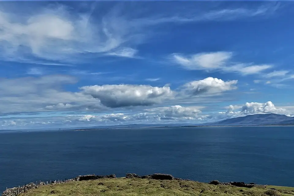 Stimmungsvolle Reiseansicht aus Irland für Busreise Irland mit viel Freizeit – Tipps zur Auswahl
