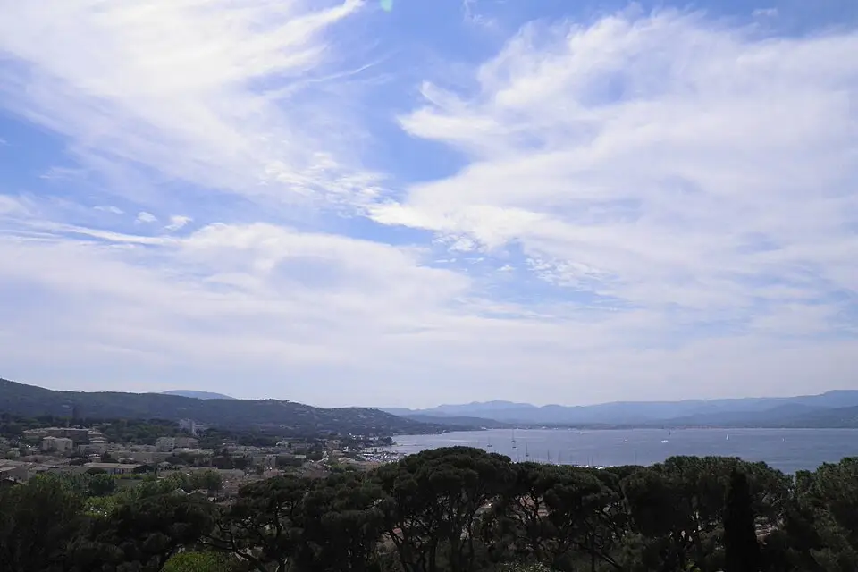 Authentischer Reisemoment in Côte d’Azur – passend zu Côte d’Azur – Seniorenreise mit Abholservice