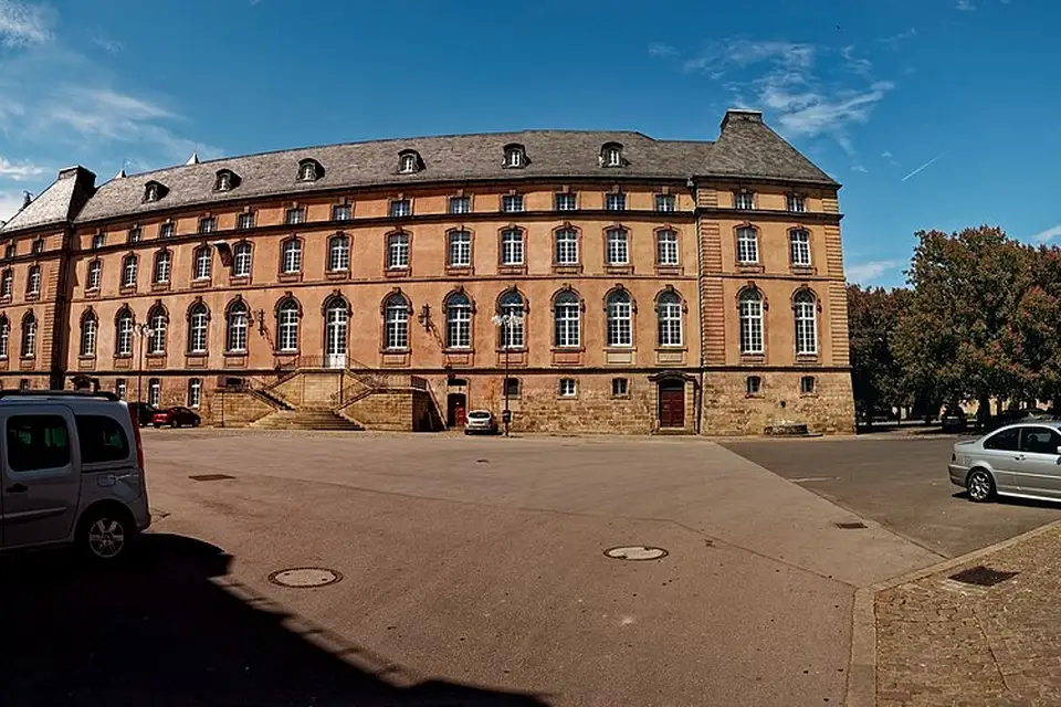 Authentischer Reisemoment in Luxemburg – passend zu Busreise Luxemburg mit viel Freizeit – Route & Leistungen