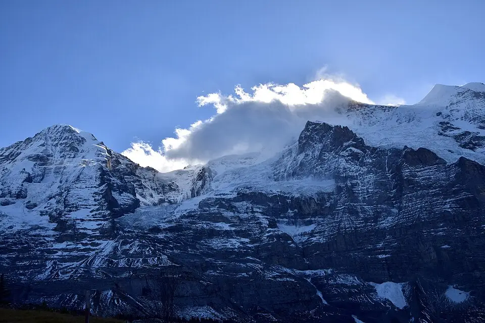 Stimmungsvolle Reiseansicht aus Berner Oberland für Busreise Berner Oberland ab Berlin – Dauer & Komfort