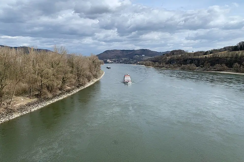 Stimmungsvolle Reiseansicht aus Wachau für Premium Busreise Wachau – Reiseguide