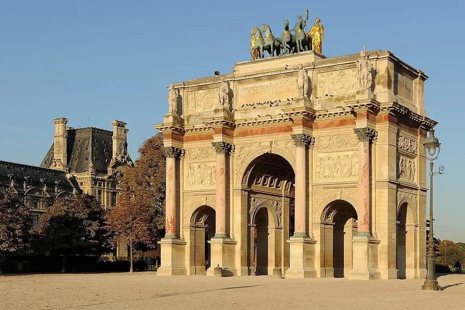 Stimmungsvolle Reiseansicht aus Paris für Adventsreise Paris mit dem Bus – Tipps zur Auswahl