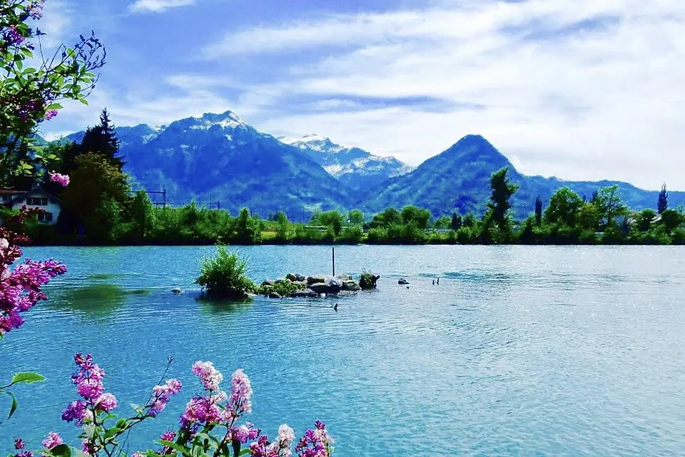 Stimmungsvolle Reiseansicht aus Berner Oberland für Busreise Berner Oberland ab NRW – Tipps zur Auswahl