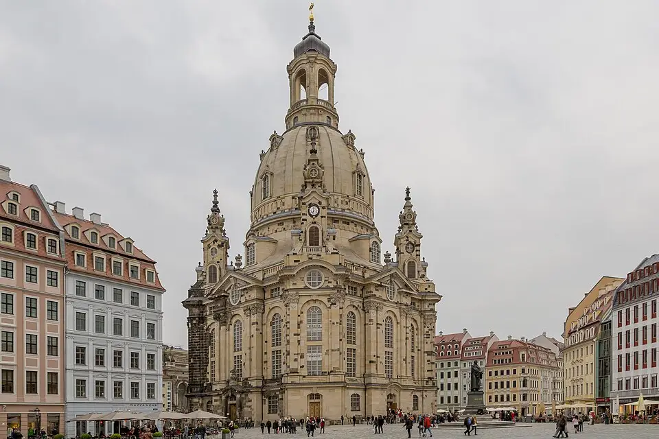 Stimmungsvolle Reiseansicht aus Dresden für Wellnessreise Dresden mit dem Bus – Reiseguide