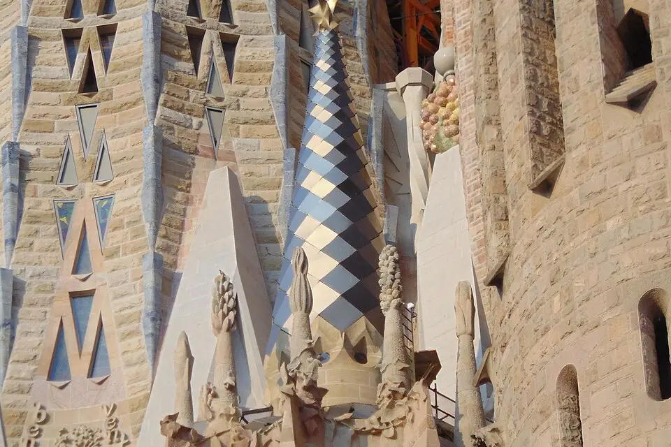 Stimmungsvolle Reiseansicht aus Barcelona für Busreise Barcelona 10 Tage – Route & Leistungen