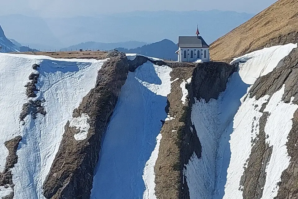Stimmungsvolle Reiseansicht aus Vierwaldstättersee für Busreise Vierwaldstättersee mit Reiseleitung – Reiseguide