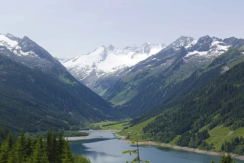 Authentischer Reisemoment in Zillertal – passend zu Singlereise Zillertal mit dem Bus – Tipps zur Auswahl