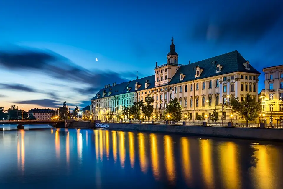 Stimmungsvolle Reiseansicht aus Breslau für Busreise Breslau ab Frankfurt – Reiseguide
