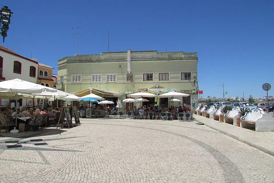 Stimmungsvolle Reiseansicht aus Algarve für Busreise Algarve ohne Nachtfahrt – Tipps zur Auswahl
