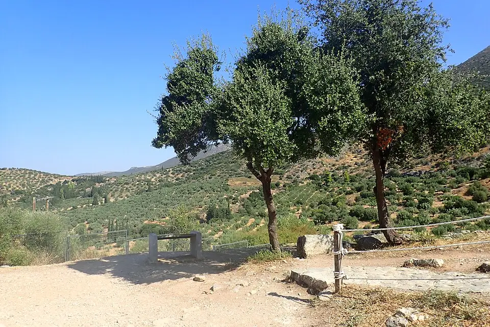 Stimmungsvolle Reiseansicht aus griechischem Festland für Weihnachtsreise Griechisches Festland mit dem Bus – Reiseguide