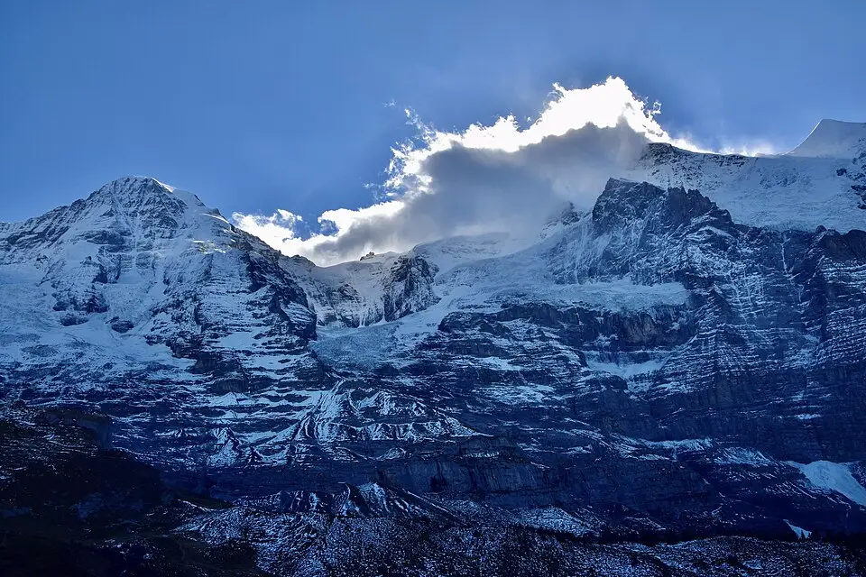 Stimmungsvolle Reiseansicht aus Berner Oberland für Busreise Berner Oberland ab Frankfurt – Route & Leistungen