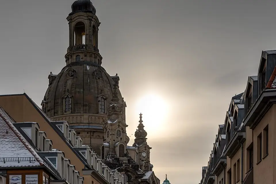 Stimmungsvolle Reiseansicht aus Dresden für Busreise Dresden für Alleinreisende – Dauer & Komfort