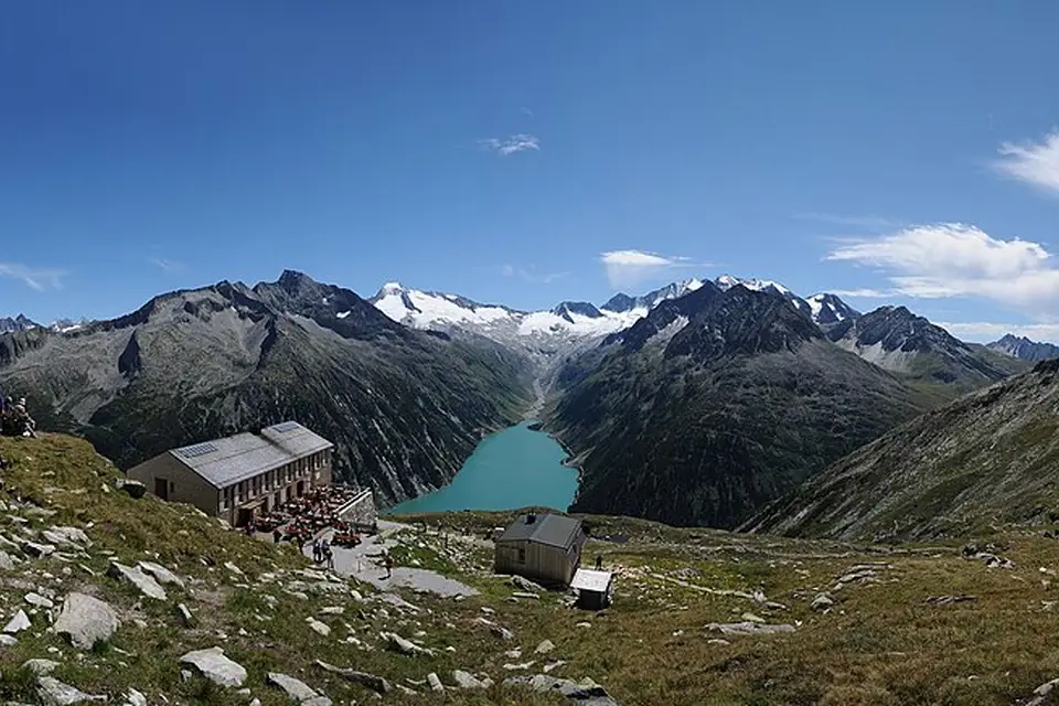 Stimmungsvolle Reiseansicht aus Alpen Panoramareise für Alpen-Panoramareise mit dem Bus: Österreich entspannt