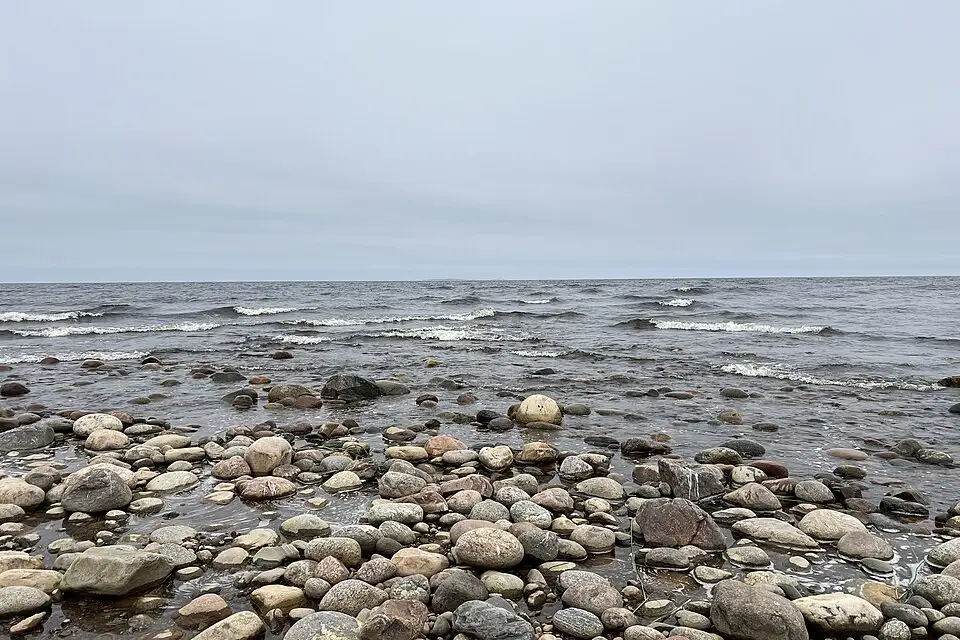 Stimmungsvolle Reiseansicht aus Ostsee für Günstige Busreise Ostsee – Dauer & Komfort
