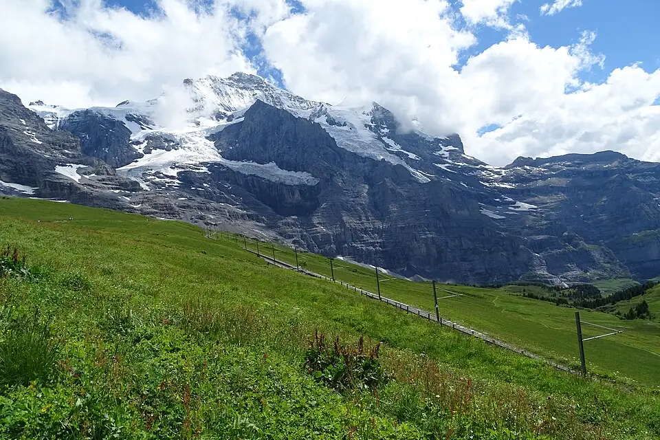 Landschaft und Sehenswürdigkeiten in Berner Oberland für Berner Oberland – Seniorenreise mit Abholservice
