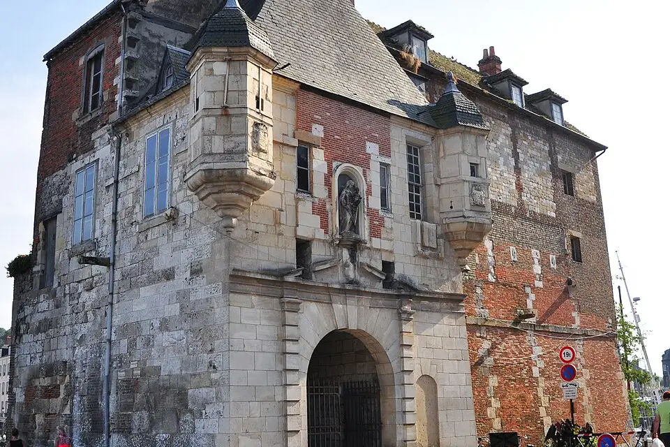 Stimmungsvolle Reiseansicht aus Normandie für Weihnachtsreise Normandie mit dem Bus – Tipps zur Auswahl
