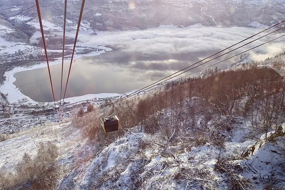 Landschaft und Sehenswürdigkeiten in Norwegische Fjorde für Busreise Norwegische Fjorde im Winter – Dauer & Komfort