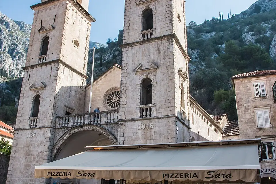 Landschaft und Sehenswürdigkeiten in Montenegro für Busreise Montenegro für Alleinreisende – Tipps zur Auswahl