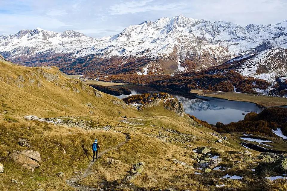 Authentischer Reisemoment in Engadin – passend zu Busreise Engadin Angebote vergleichen – ehrlich eingeordnet