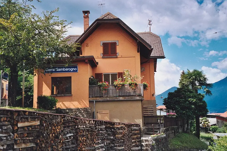 Stimmungsvolle Reiseansicht aus Tessin für Busreise Tessin 5 Tage – Dauer & Komfort