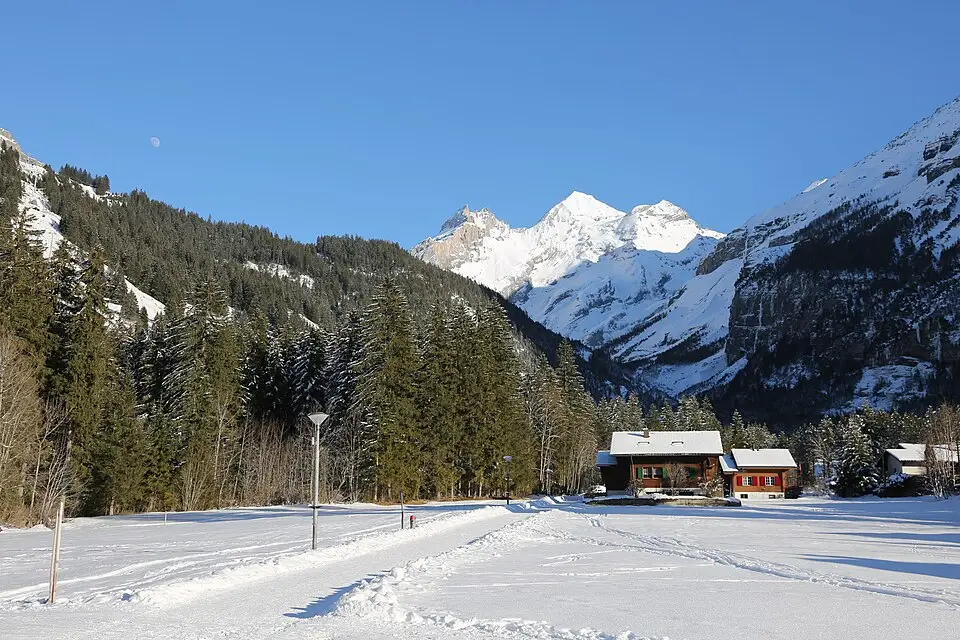 Stimmungsvolle Reiseansicht aus Berner Oberland für Busreise Berner Oberland mit viel Freizeit – Tipps zur Auswahl
