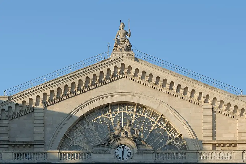 Stimmungsvolle Reiseansicht aus Paris für Wellnessreise Paris mit dem Bus – Reiseguide