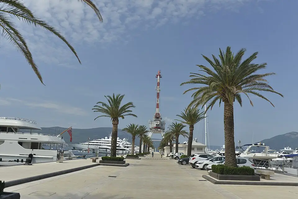 Stimmungsvolle Reiseansicht aus Montenegro für Panoramareise Montenegro mit dem Bus – ehrlich eingeordnet