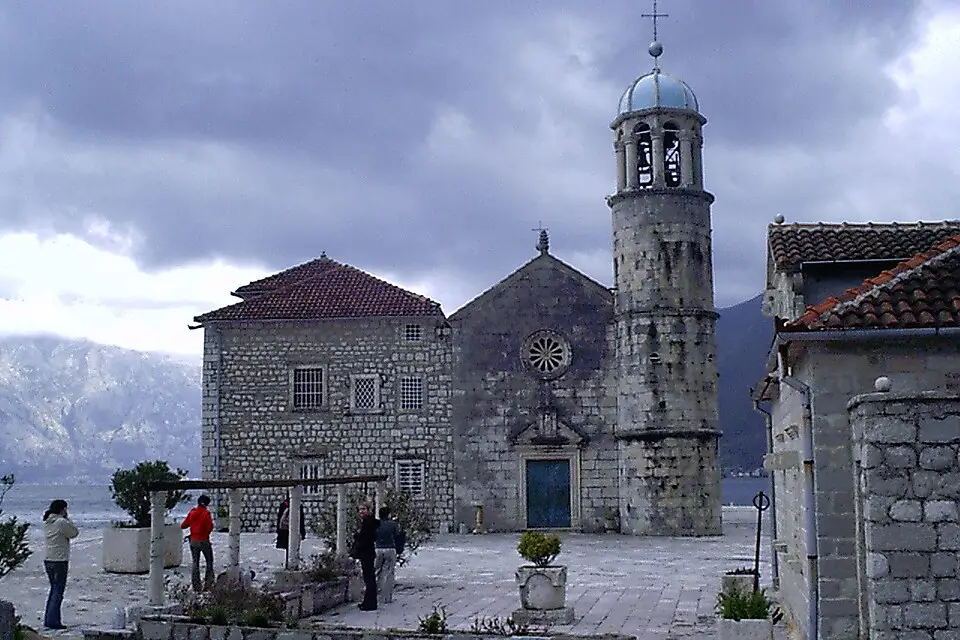 Authentischer Reisemoment in Montenegro – passend zu Busreise Montenegro für Senioren – Reiseguide