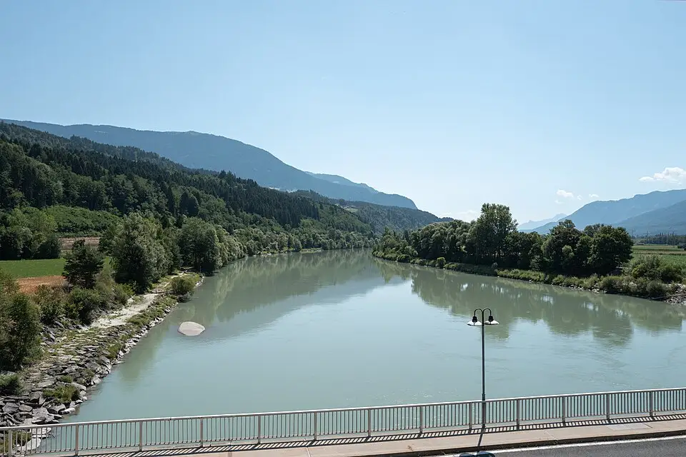 Authentischer Reisemoment in Kärnten – passend zu Busreise Kärnten für Alleinreisende – ehrlich eingeordnet