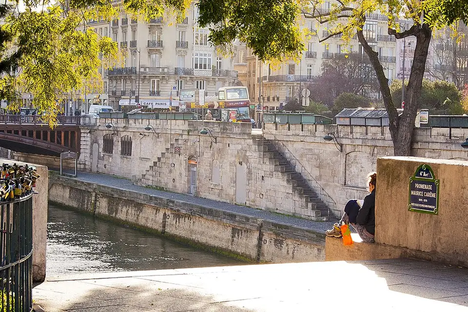 Authentischer Reisemoment in Paris – passend zu Busreise Paris in kleiner Gruppe – Tipps zur Auswahl