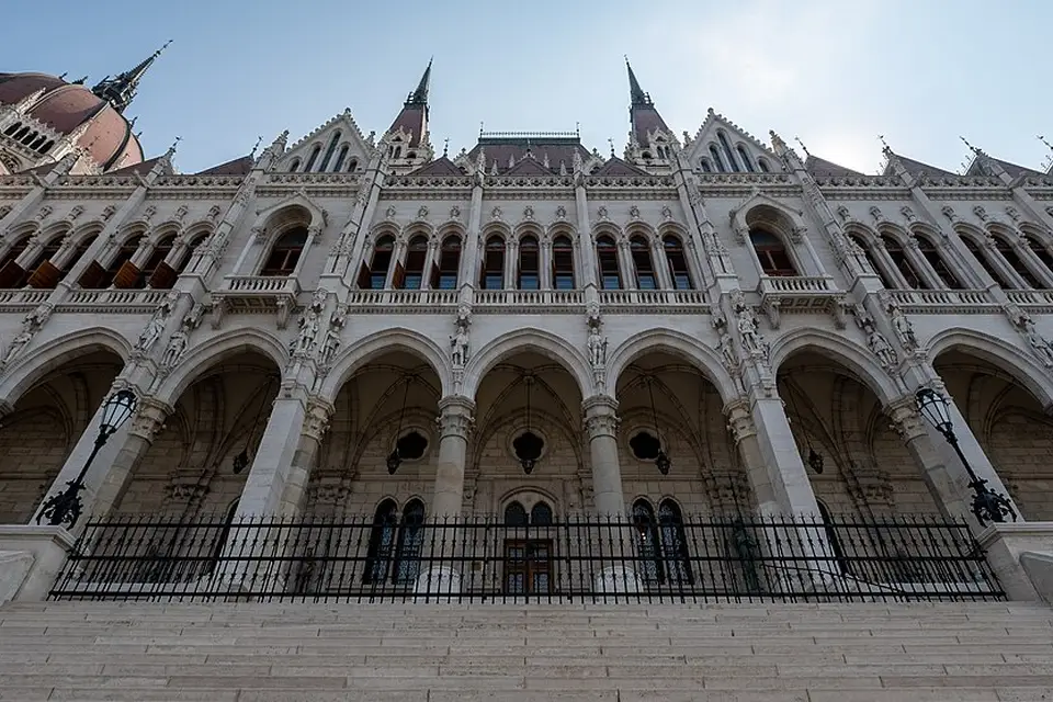 Stimmungsvolle Reiseansicht aus Budapest für Busreise Budapest für Paare – ehrlich eingeordnet