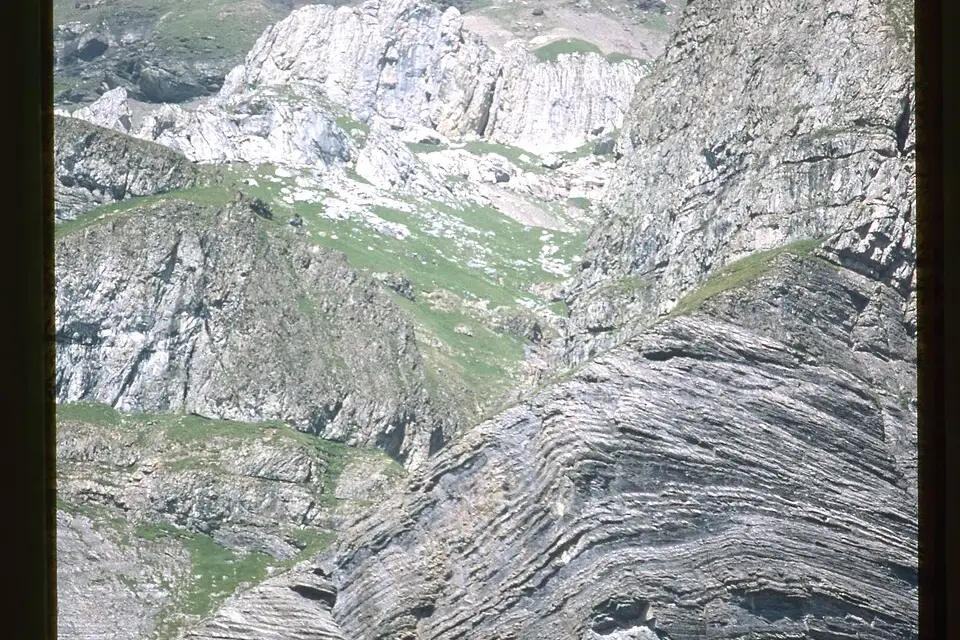Stimmungsvolle Reiseansicht aus Berner Oberland für Busreise Berner Oberland im Winter – Dauer & Komfort