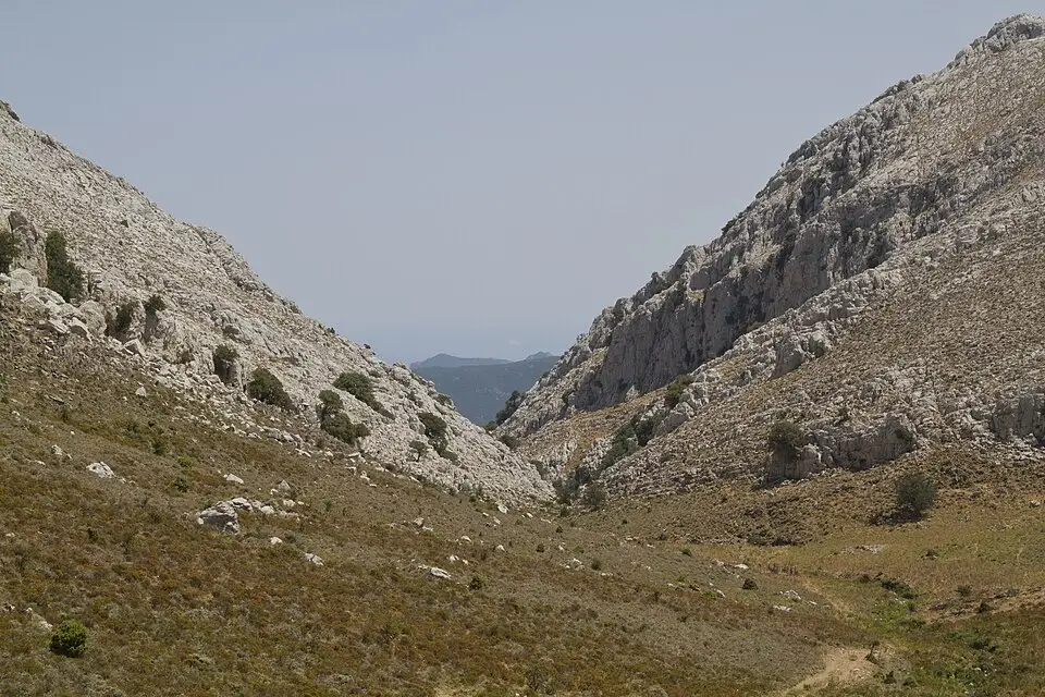 Stimmungsvolle Reiseansicht aus Sardinien für Kulturreise Sardinien mit dem Bus – Route & Leistungen