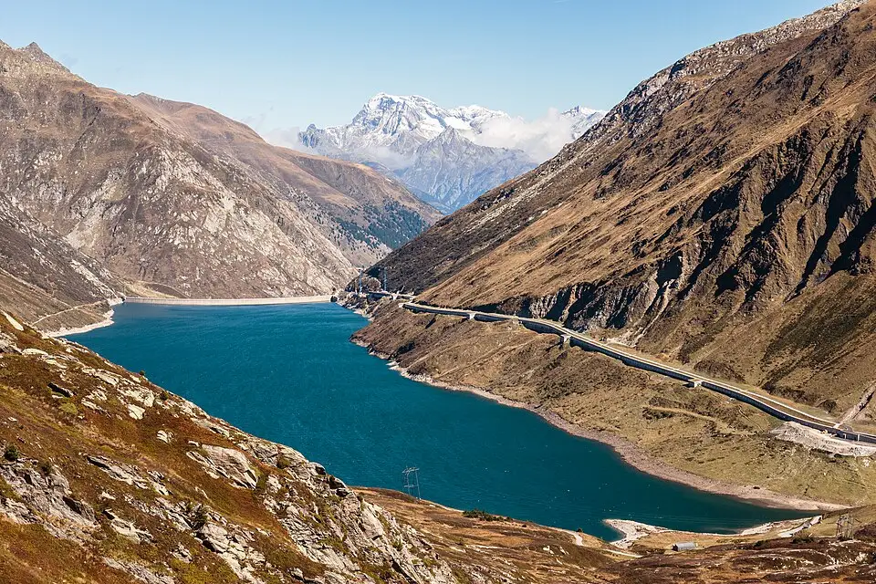 Stimmungsvolle Reiseansicht aus Tessin für Busreise Tessin mit viel Freizeit – Tipps zur Auswahl
