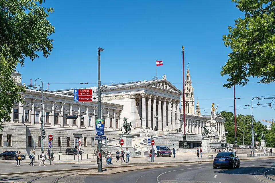 Stimmungsvolle Reiseansicht aus Wien für Panoramareise Wien mit dem Bus – Tipps zur Auswahl