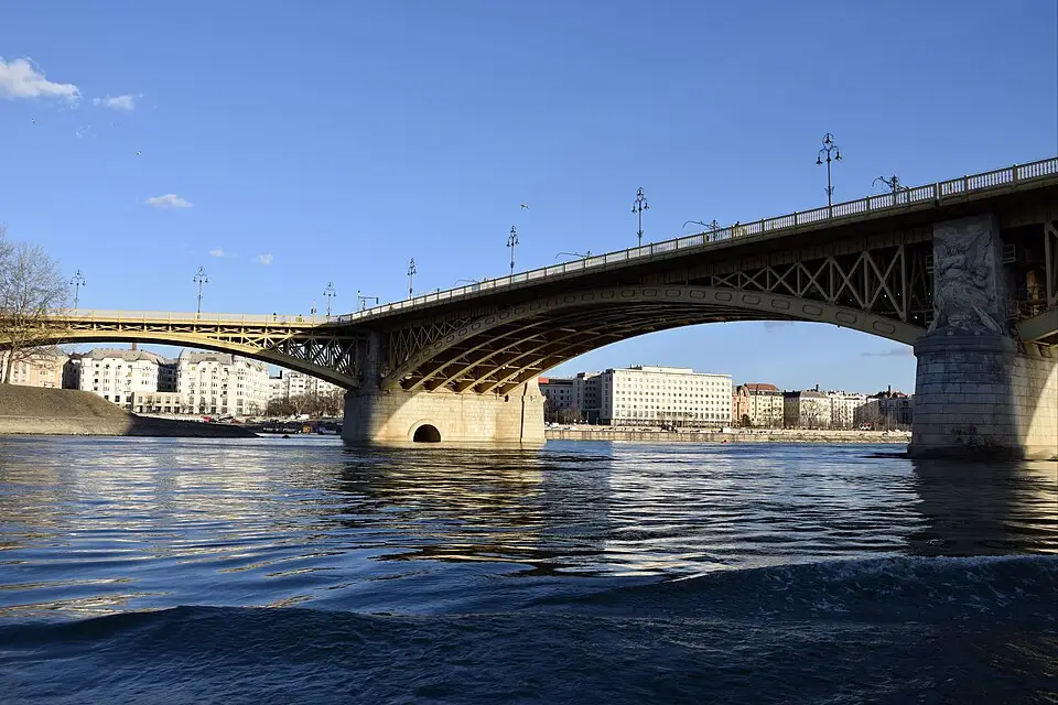 Authentischer Reisemoment in Budapest – passend zu Busreise Budapest für Alleinreisende – ehrlich eingeordnet