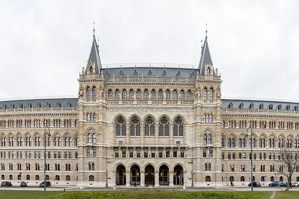 Stimmungsvolle Reiseansicht aus Wien für Busreise Wien Angebote vergleichen – Reisecheck