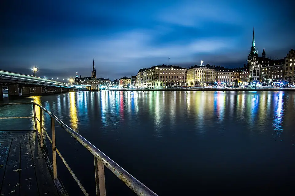 Landschaft und Sehenswürdigkeiten in Stockholm für Busreise Stockholm mit Panoramabahn – Reiseguide