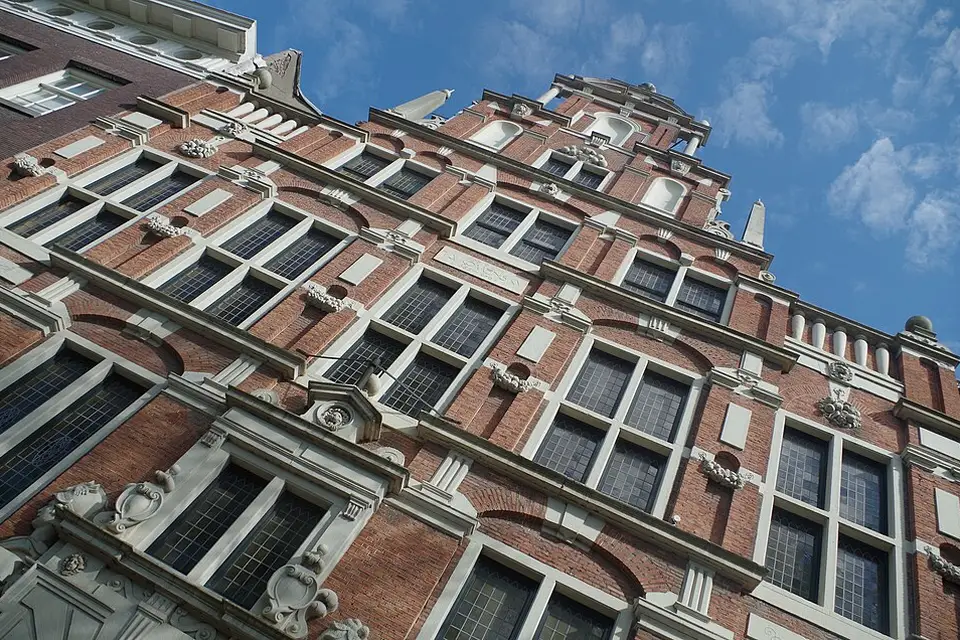 Authentischer Reisemoment in Amsterdam – passend zu Busreise Amsterdam mit wenig Gehstrecke – Tipps zur Auswahl