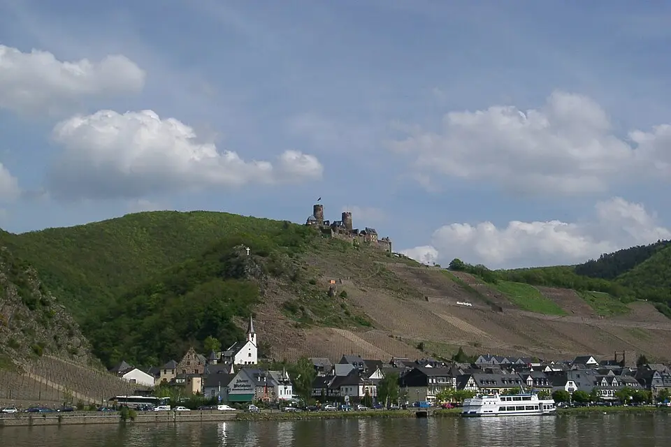 Authentischer Reisemoment in Mosel – passend zu Busreise Mosel ab München – Route & Leistungen