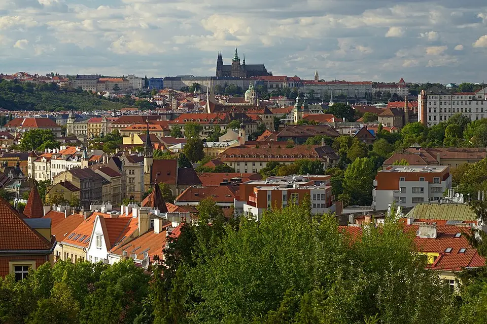 Stimmungsvolle Reiseansicht aus Prag für Busreise Prag ab Stuttgart – ehrlich eingeordnet