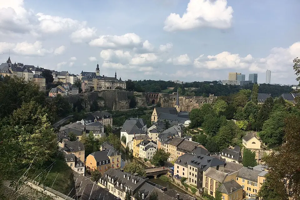 Stimmungsvolle Reiseansicht aus Luxemburg für Naturreise Luxemburg mit dem Bus – Dauer & Komfort