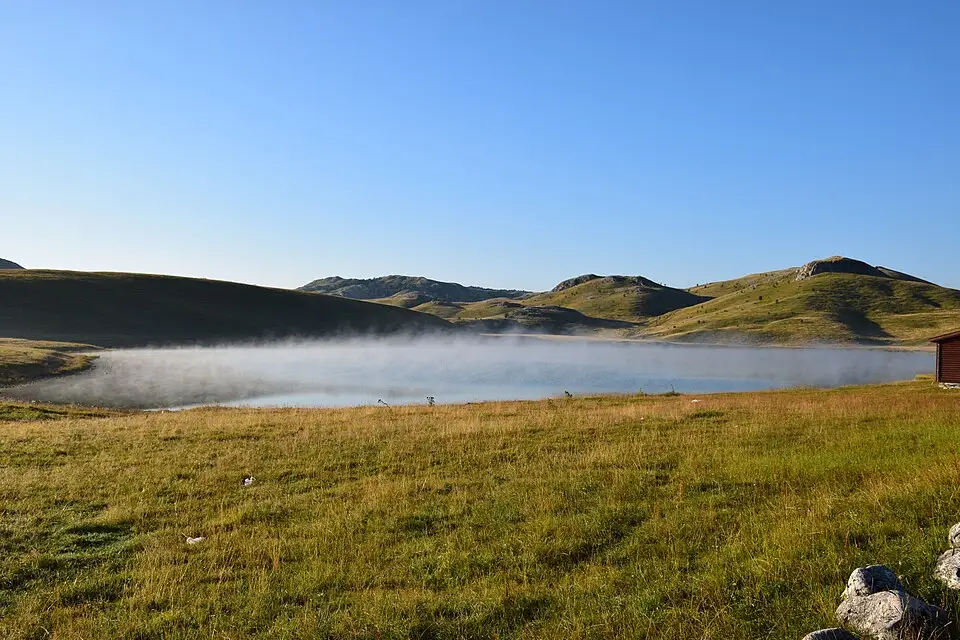 Authentischer Reisemoment in Montenegro – passend zu Busreise Montenegro im Herbst – ehrlich eingeordnet