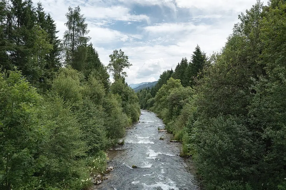 Authentischer Reisemoment in Tirol – passend zu Busreise Tirol mit Rollator – Dauer & Komfort