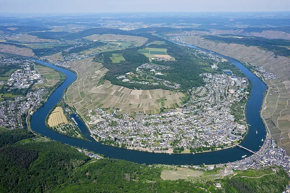 Stimmungsvolle Reiseansicht aus Mosel für Busreise Mosel ohne Nachtfahrt – Dauer & Komfort
