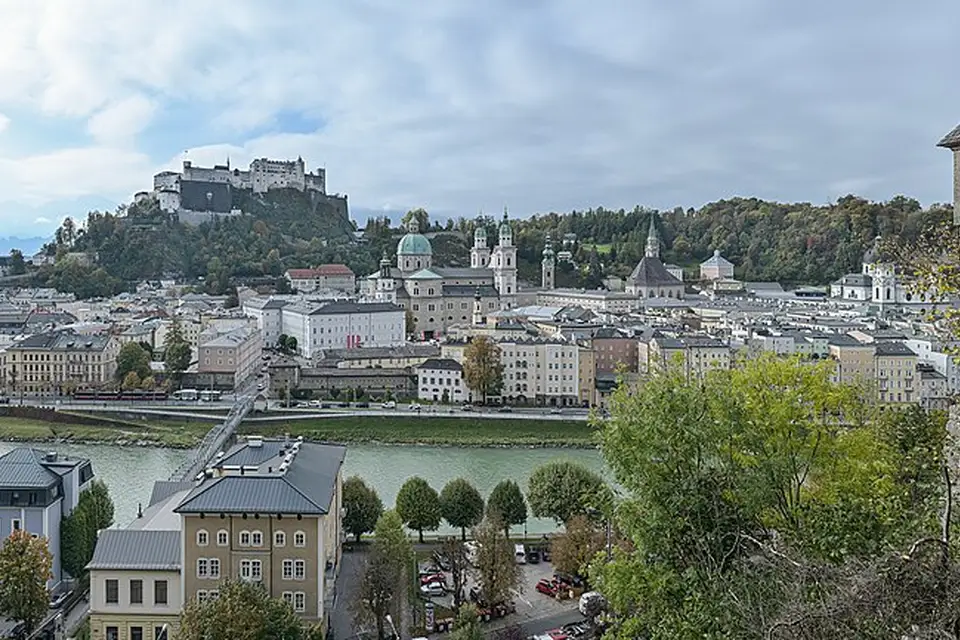 Stimmungsvolle Reiseansicht aus Salzburg für Busreise Salzburg für Alleinreisende – Tipps zur Auswahl